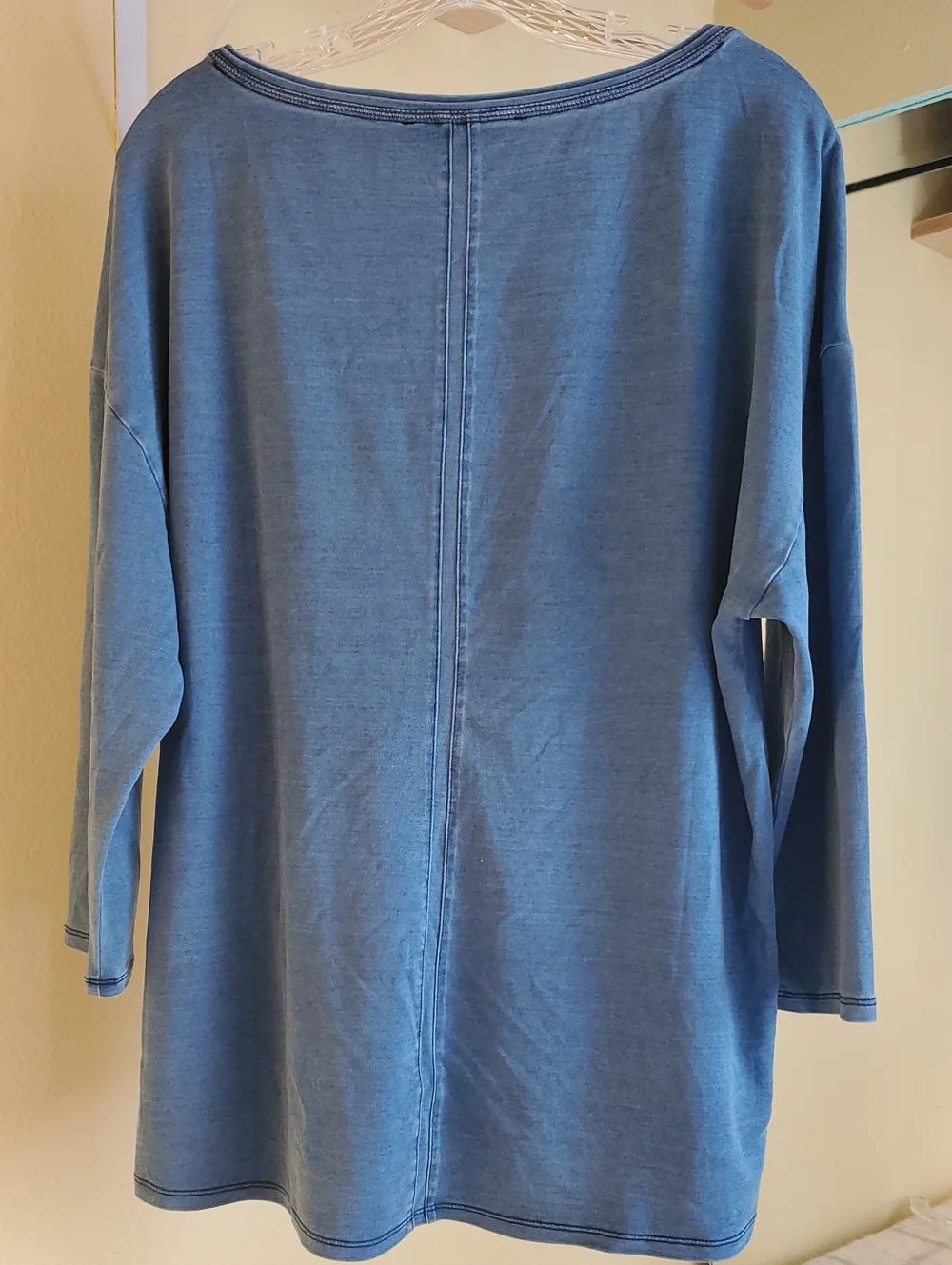 White House Black Market Washed Light Blue Scoop Neck Top Sz L - Picture 5 of 5